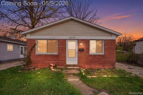 19054 E 13 Mile Rd, Roseville, MI, 48066-5302 | Card Image