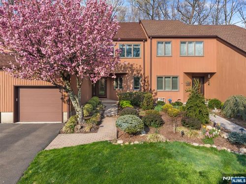 19 Indian Field Ct, Mahwah, NJ, 07430-2243 | Card Image