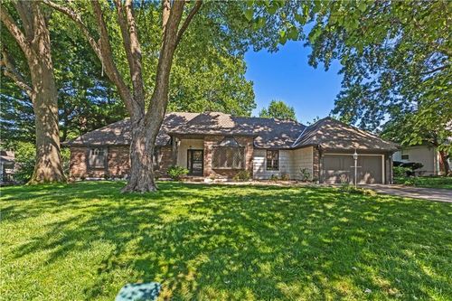 1208 Nw Fairway Cir, Blue Springs, MO, 64014-2243 | Card Image