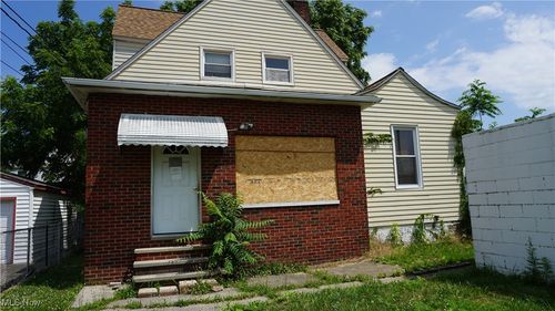 11740 Geraldine Ave, Cleveland, OH, 44111-1709 | Card Image