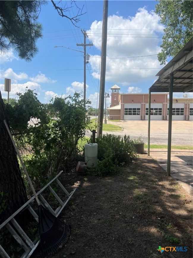 109 W Crockett St, House other with 4 bedrooms, 2 bathrooms and null parking in Giddings TX | Image 17