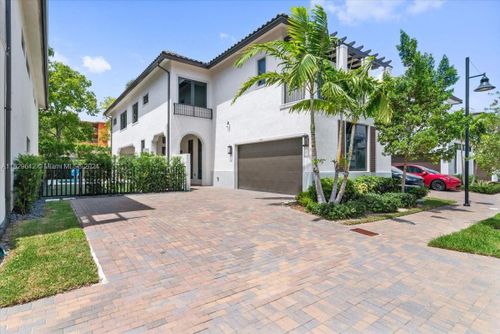 8109 Nw 48th Ter, Doral, FL, 33166 | Card Image