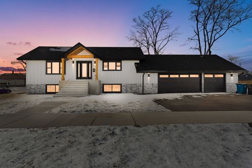 718 E 152nd St, Phoenix, IL, 60426-2635 | Card Image