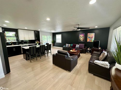 809 Knob Hill Dr, Des Moines, IA, 50317-7809 | Card Image