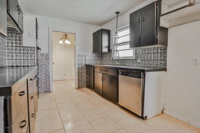 1210 Xenia St, House other with 3 bedrooms, 2 bathrooms and null parking in Plainview TX | Image 13
