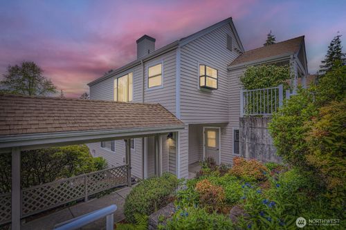 4105 Providence Point Dr Se, Issaquah, WA, 98029-7211 | Card Image