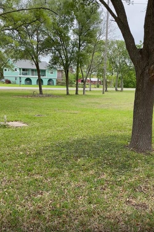 2702 Lake Rd, La Marque, TX, 77568-6517 | Card Image