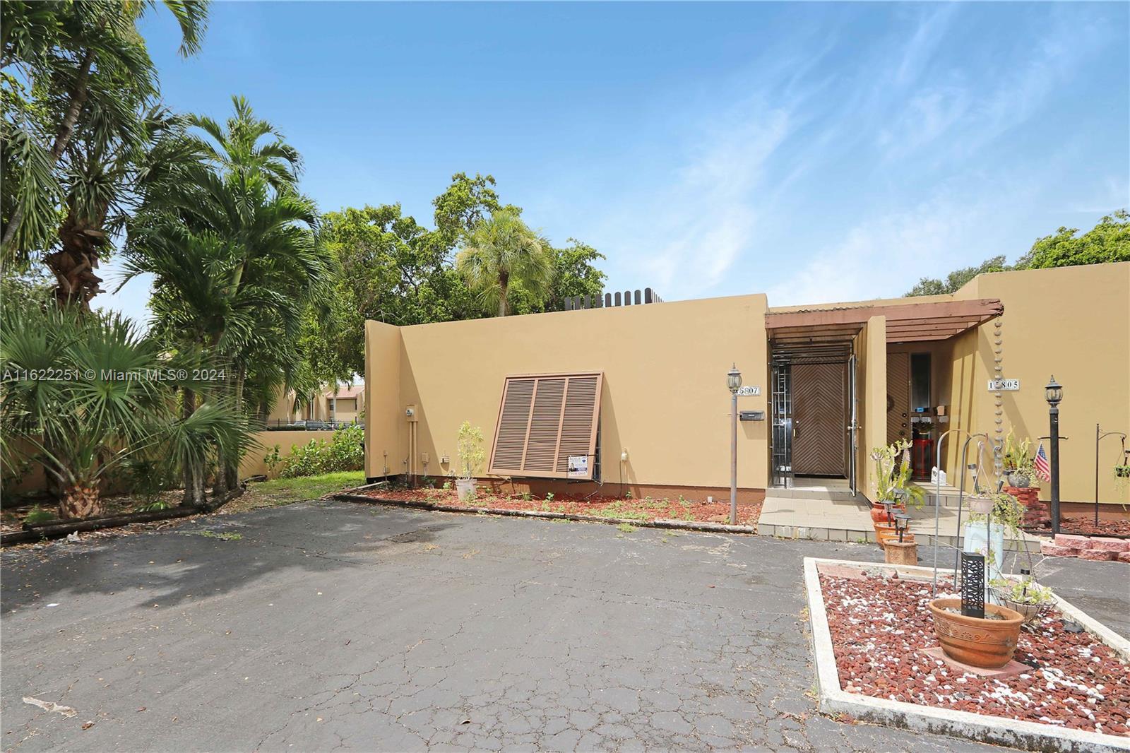Kingsmoor Way, Miami Lakes, FL 33014