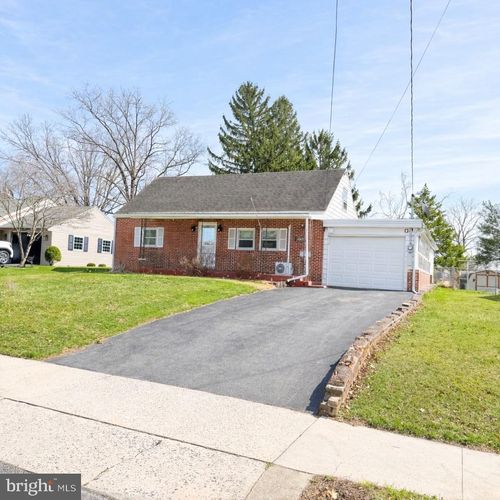 1842 Scotland Ave, CHAMBERSBURG, PA, 17201-1404 | Card Image