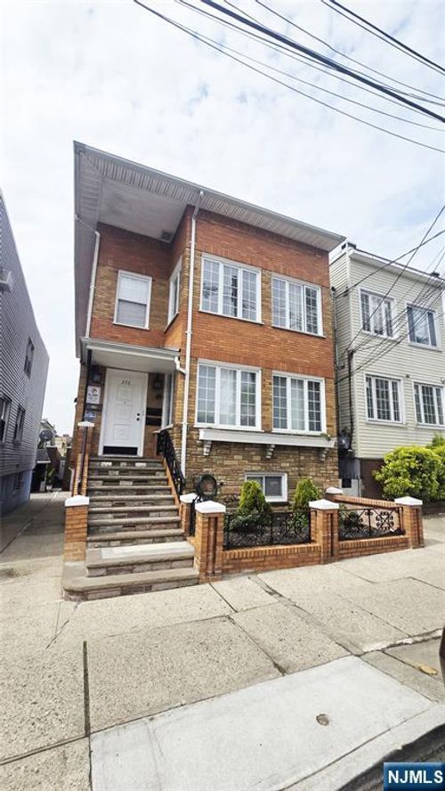 376 Delano Pl, Fairview, NJ, 07022-1704 | Card Image