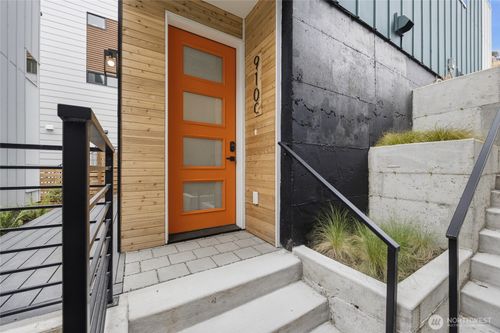 c-910 15th Ave, Seattle, WA, 98122-4520 | Card Image