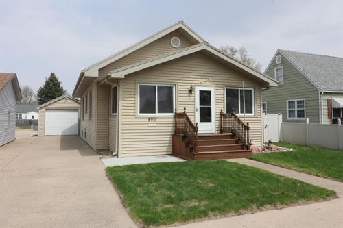 409 E 9th St, Spencer, IA, 51301-4513 | Card Image