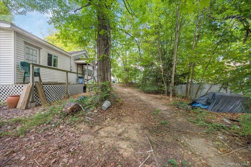231 Cherry Rd, Yorktown Heights, NY, 10598-3219 | Card Image
