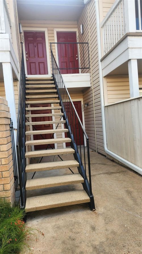 apt-304-2750 Holly Hall St, Houston, TX, 77054-4147 | Card Image