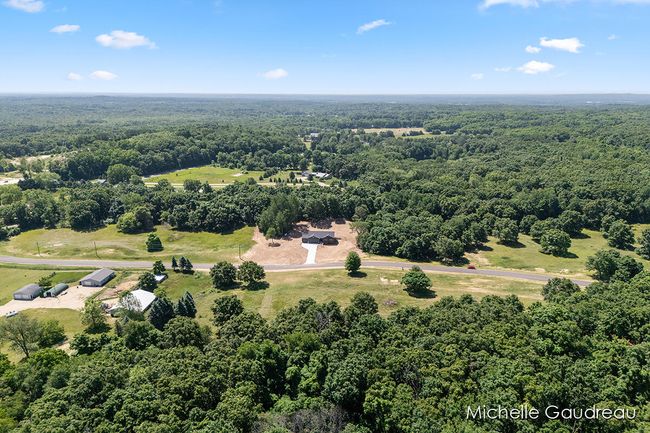 3551 Leaf Ln, House other with 3 bedrooms, 3 bathrooms and null parking in Freeport MI | Image 55