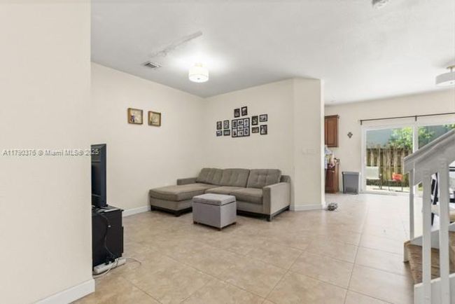 9346 Sw 221 St St, Townhouse with 3 bedrooms, 3 bathrooms and null parking in Cutler Bay FL | Image 6