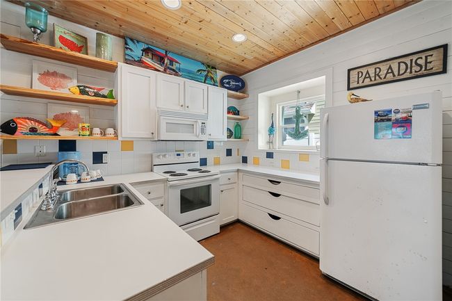 202 - 2120 S 11 Th St, Townhouse with 3 bedrooms, 3 bathrooms and null parking in Port Aransas TX | Image 13