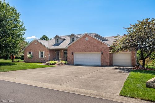 809 Sara Dr, Coshocton, OH, 43812-8813 | Card Image