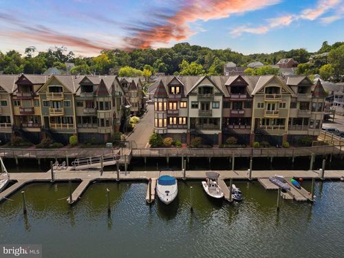 262 Gaslight Landing Ct, OCCOQUAN, VA, 22125-7719 | Card Image