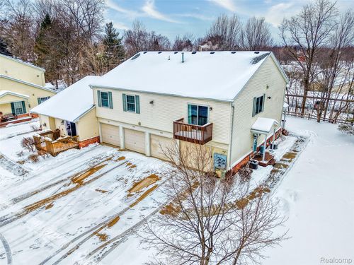 8-722 Griswold St, Howell, MI, 48843-1074 | Card Image