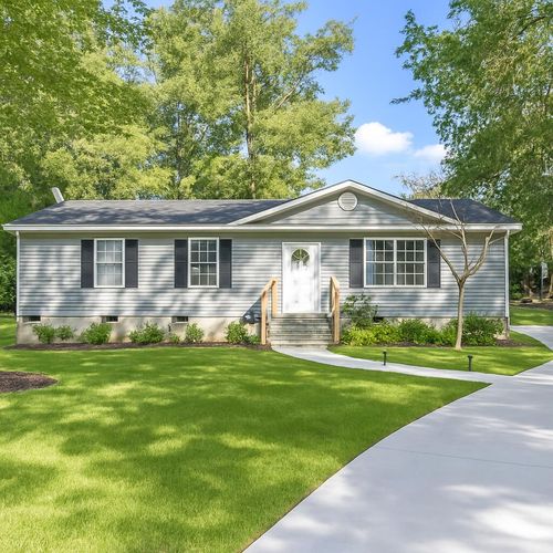 209 Thurmond St, Edgefield, SC, 29824-1157 | Card Image