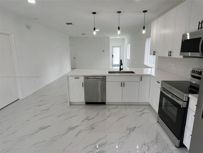 910 Nw 4th Ave, House other with 3 bedrooms, 3 bathrooms and null parking in Hallandale Beach FL | Image 20