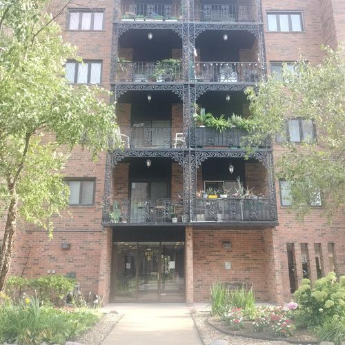 unit-202-9331 Landings Ln, Des Plaines, IL, 60016-5240 | Card Image