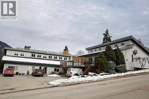 4-702 4th St, Nelson, BC, V1L2S8 | Card Image