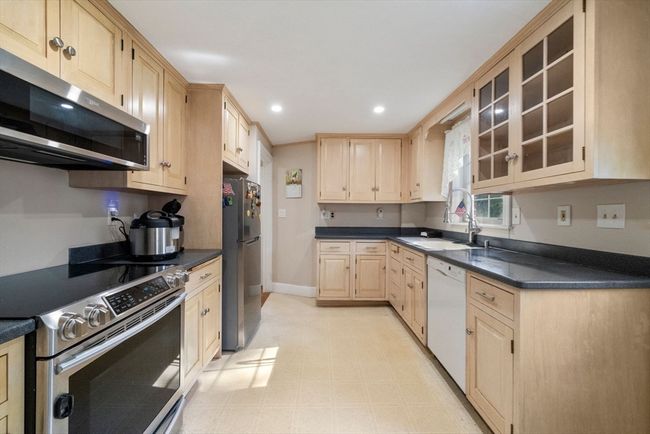 89 Lewis Ave, House other with 3 bedrooms, 2 bathrooms and 2 parking in Walpole MA | Image 9
