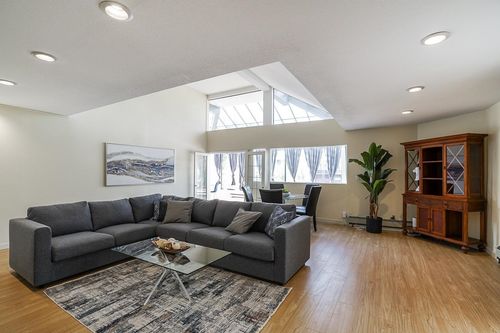 6379 Bruce St, Vancouver, BC, V5P3M8 | Card Image