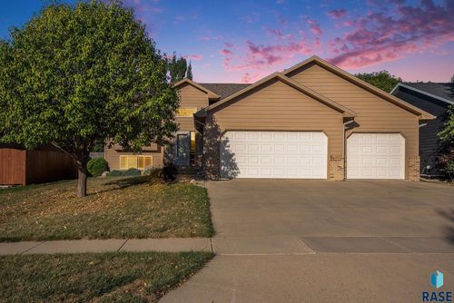 607 Falcon Ave, Harrisburg, SD, 57032-2072 | Card Image