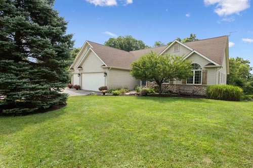 W7265 Robins Way, Elkhorn, WI, 53121-2885 | Card Image