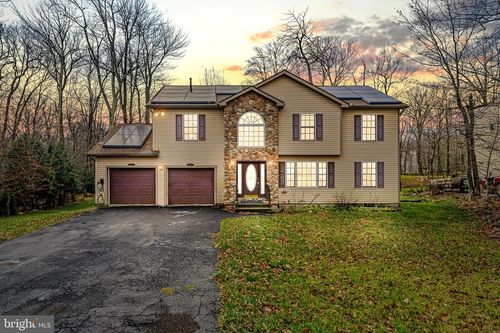 2127 Warwick Cir, Tobyhanna, PA, 18466-4151 | Card Image