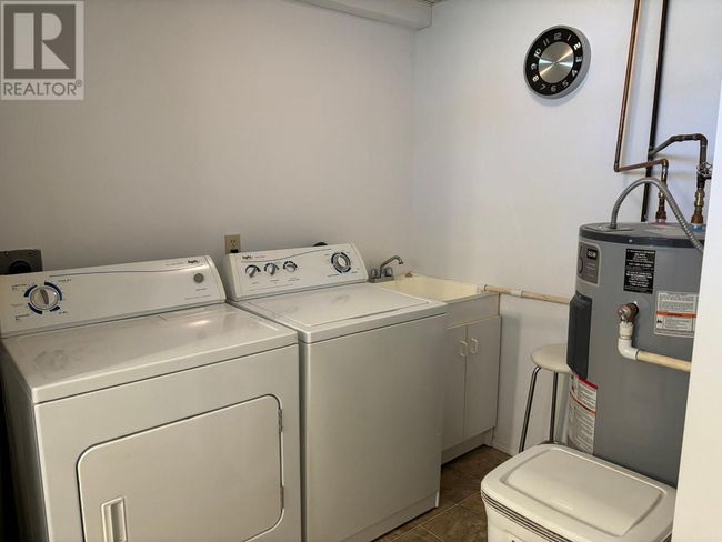 1374 Highway 3 B, House other with 5 bedrooms, 2 bathrooms and 4 parking in Montrose BC | Image 22