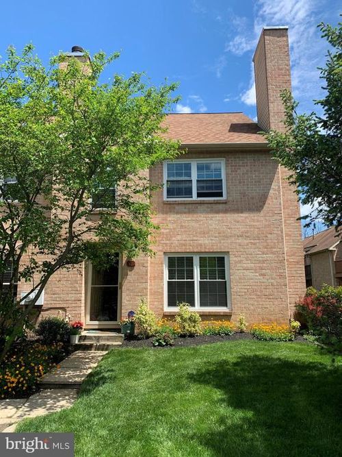 37 Rampart Dr, CHESTERBROOK, PA, 19087-5844 | Card Image
