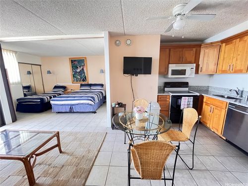 2911-2240 Kuhio Ave, Honolulu, HI, 96815-2817 | Card Image