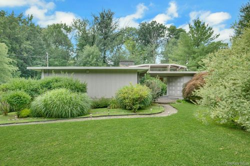 107 Holly Pl, Briarcliff Manor, NY, 10510-2107 | Card Image