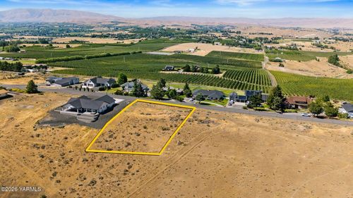 729 Lookout Point Dr, Selah, WA, 98942 | Card Image