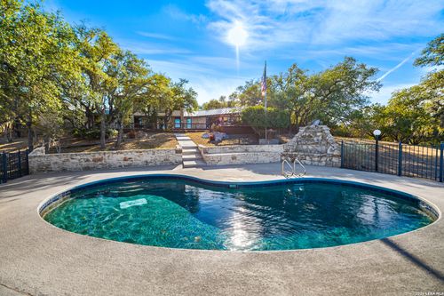 318 Remington Dr, Bergheim, TX, 78004-1913 | Card Image