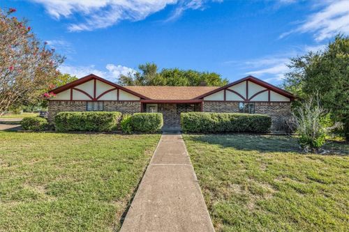 300 Hillside Drive, Hewitt, TX, 76643 | Card Image