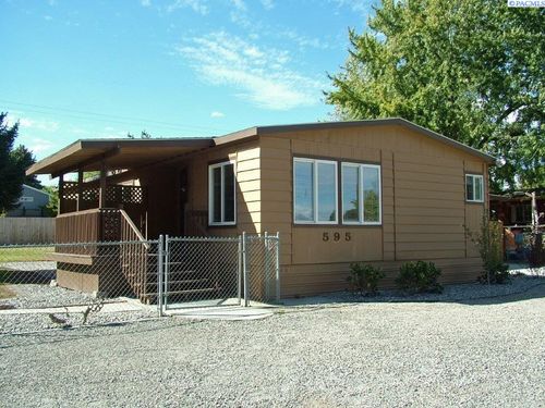 595 N 60th Ave, West Richland, WA, 99353-9732 | Card Image