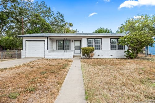 1211 C St, Floresville, TX, 78114-2301 | Card Image