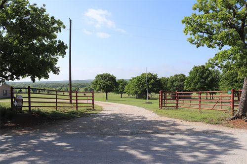 957 Frog Hollar Rd, Bowie, TX, 76230-7324 | Card Image
