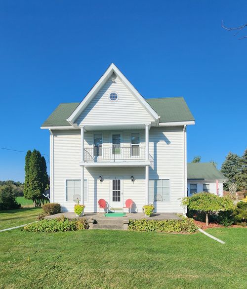13585 Fruit Ridge Ave, Kent City, MI, 49330-9719 | Card Image