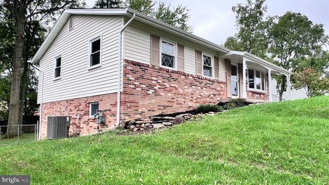 10017 Copeland Dr, House other with 4 bedrooms, 3 bathrooms and null parking in MANASSAS VA | Image 5
