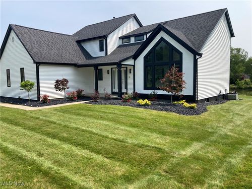 3189 Chardonnay Ln, Poland, OH, 44514-5800 | Card Image