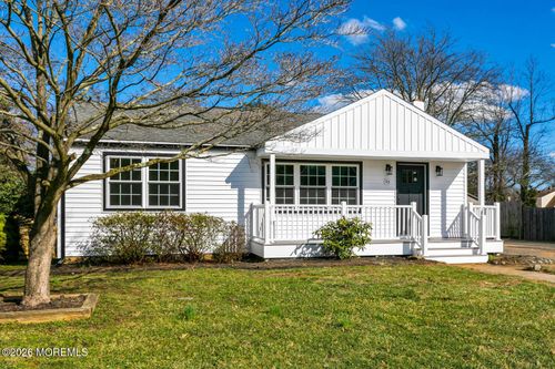 23 Trafford St, Shrewsbury, NJ, 07702-4023 | Card Image