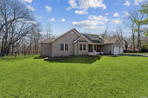 255 Barnes Rd, Moriches, NY, 11955-1310 | Card Image