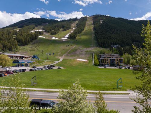 35 E Snow King Ave, Jackson, WY, 83001-8668 | Card Image