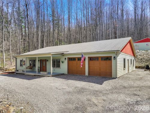 33 Freedom Dr, Waynesville, NC, 28786-9148 | Card Image